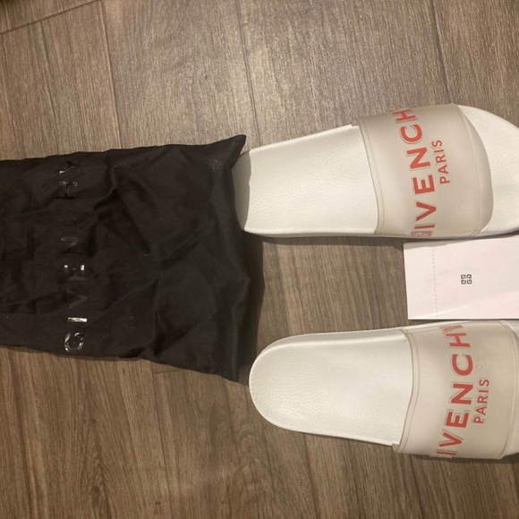 100% Authentic Givenchy Clear rubber slides - Picture 3 of 7